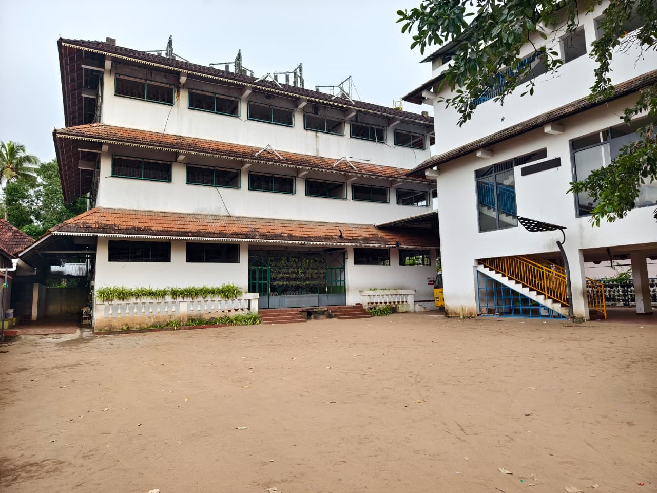 amups puthiyakavu