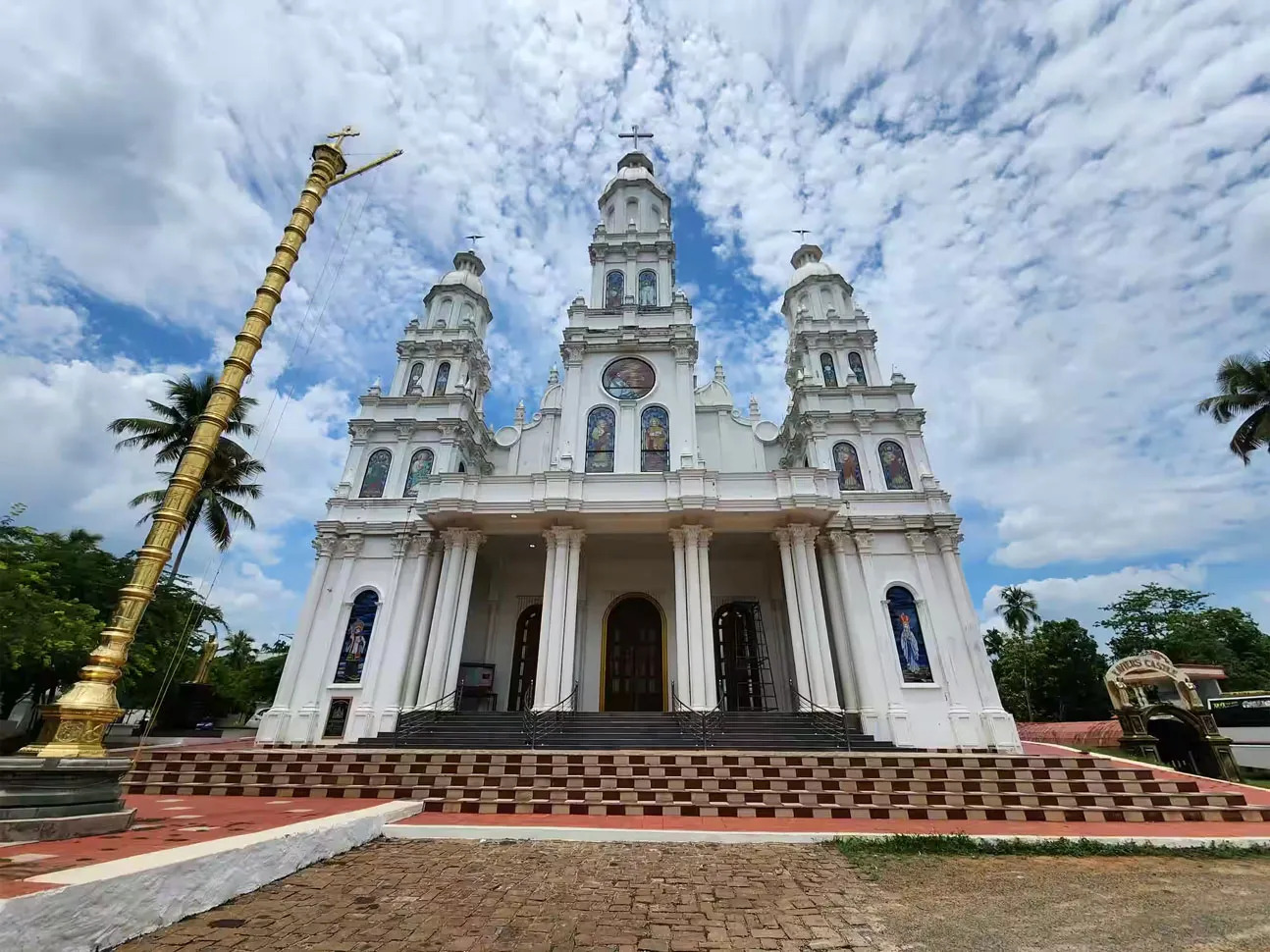 സംമ്പാളൂര്‍ ചര്‍ച്ച്