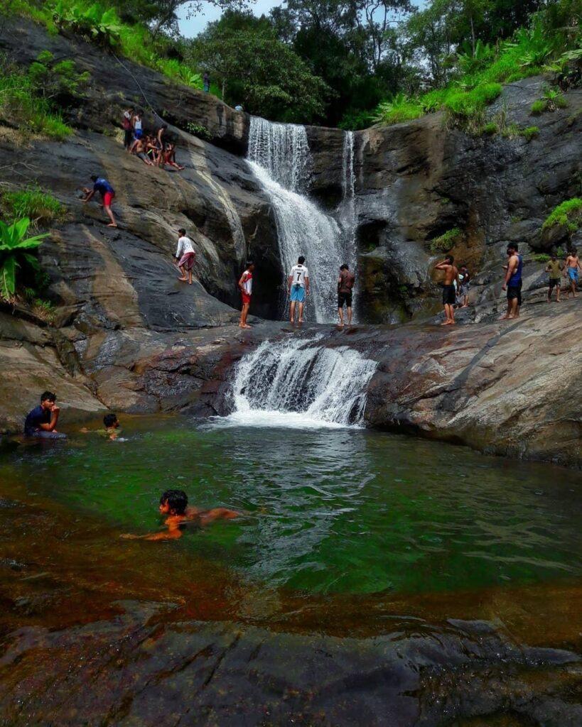പൊന്‍പാറ വെള്ളച്ചാട്ടപാറ