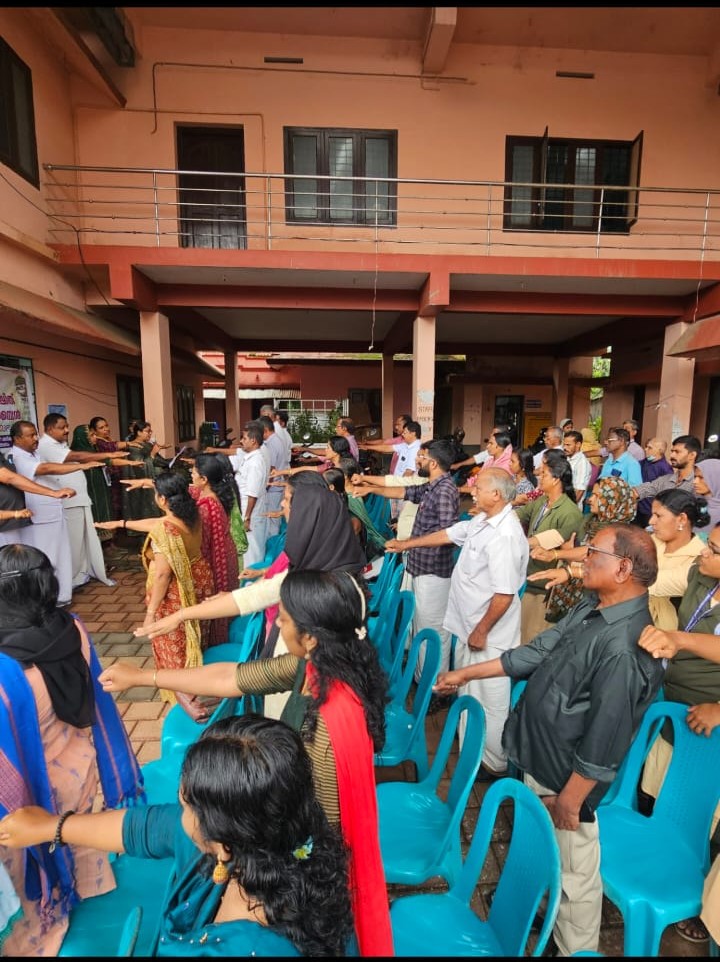 പരിസ്ഥിതി ദിനാഘോഷത്തിൻ്റെ ഭാഗമായി പഞ്ചായത്തിൽ വെച്ച് നടന്ന പ്രതിജ്ഞ