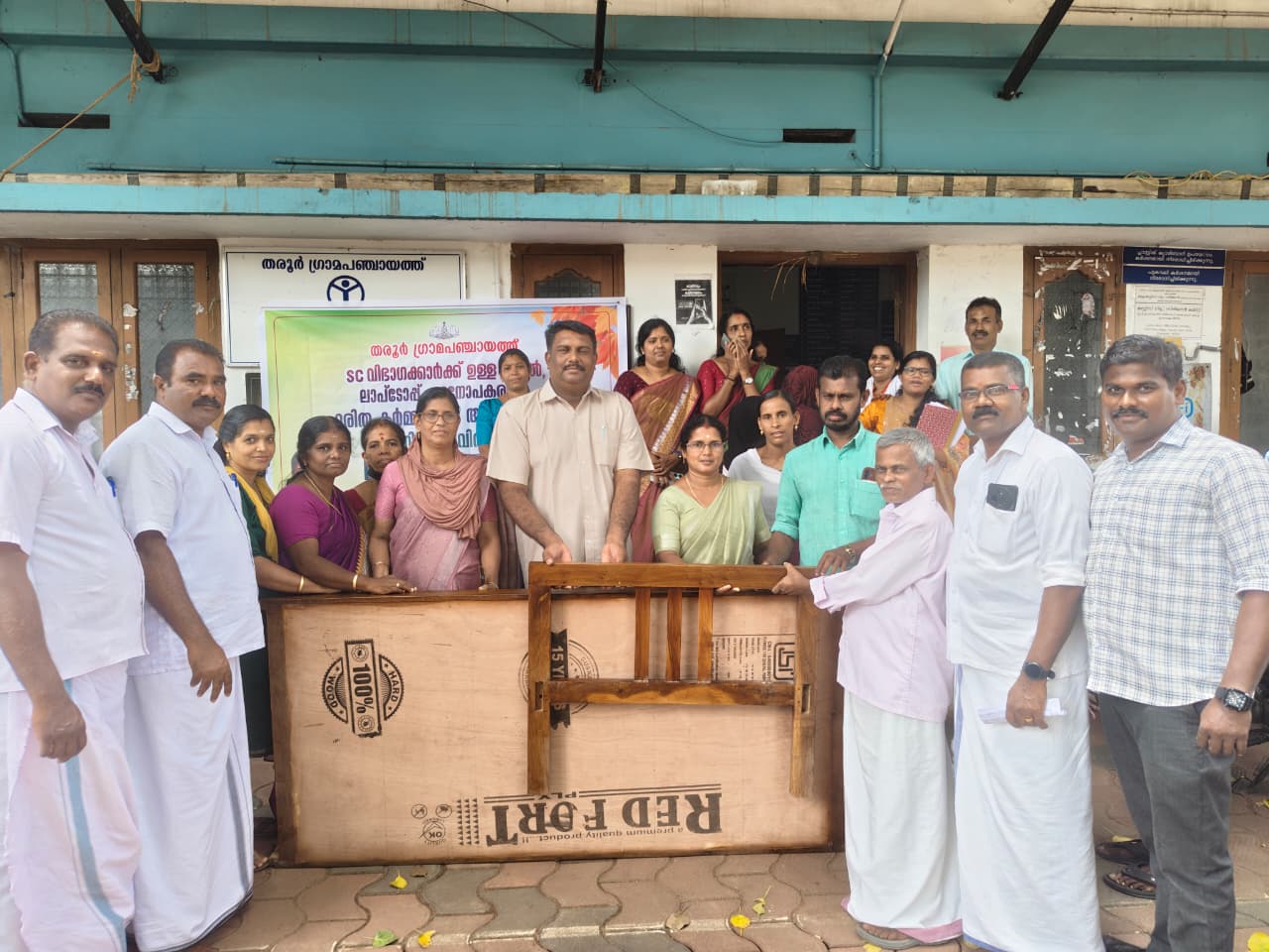 കട്ടില്‍, പഠനോപകരണം, ലാപ്ടോപ്പ് എന്നിവ നല്‍കി
