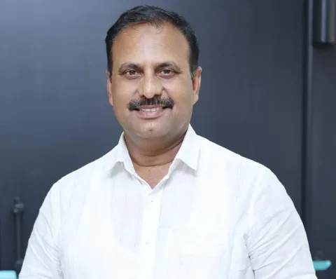 സി പി  ഷാജി