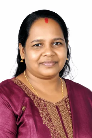 അജിത മുരളി 