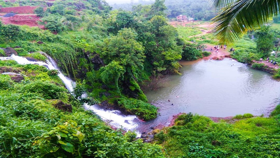 അയ്യപ്പനോവ് വെള്ളച്ചാട്ടം