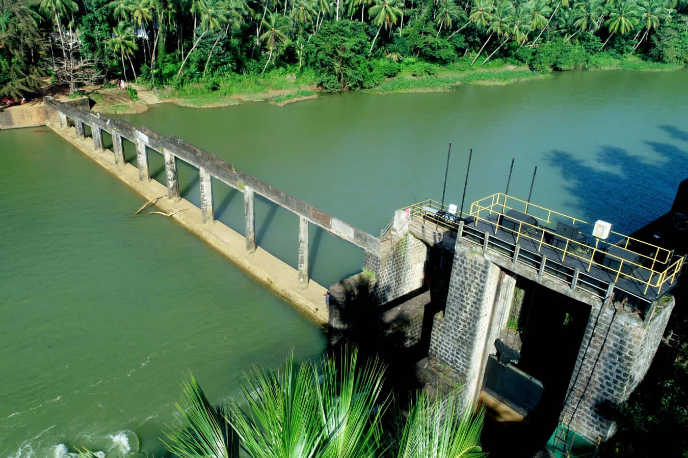 മണട്ടംപാറ അണകെട്ട് 