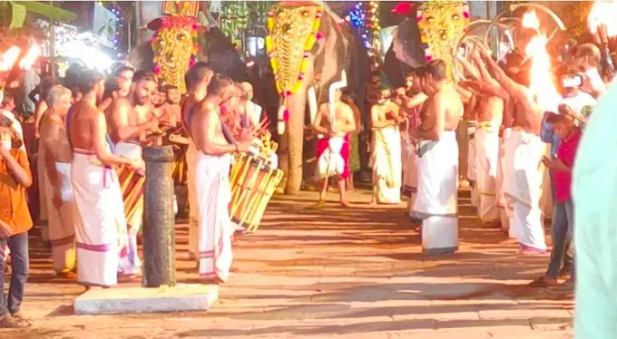 ലോകനാർകാവ് ക്ഷേത്രം