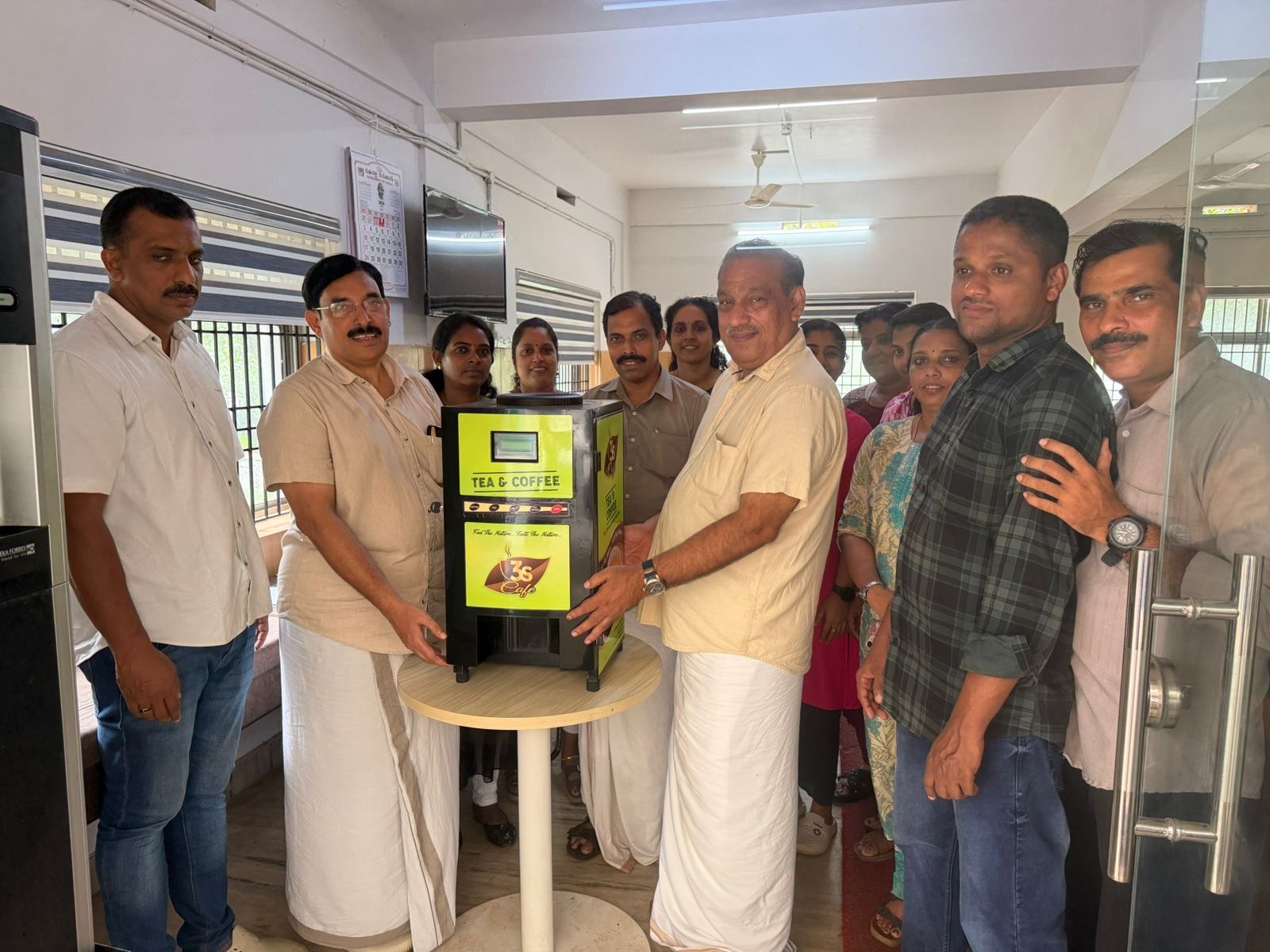 പൊതുജനങ്ങൾക്ക് വേണ്ടി സൗജന്യ ചായയുമായി ഉള്ളിയേരി ഗ്രാമപഞ്ചായത്ത്