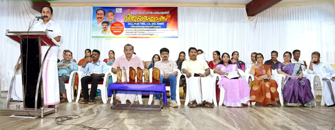 വിജയികളെ അനുമോദിച്ചു.