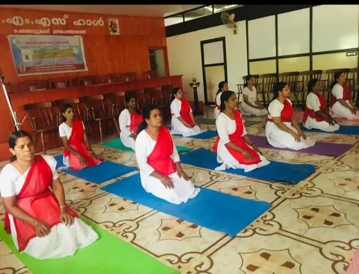 ശാരീരിക മാനസിക ആരോഗ്യത്തിന് യോഗാപഠനം