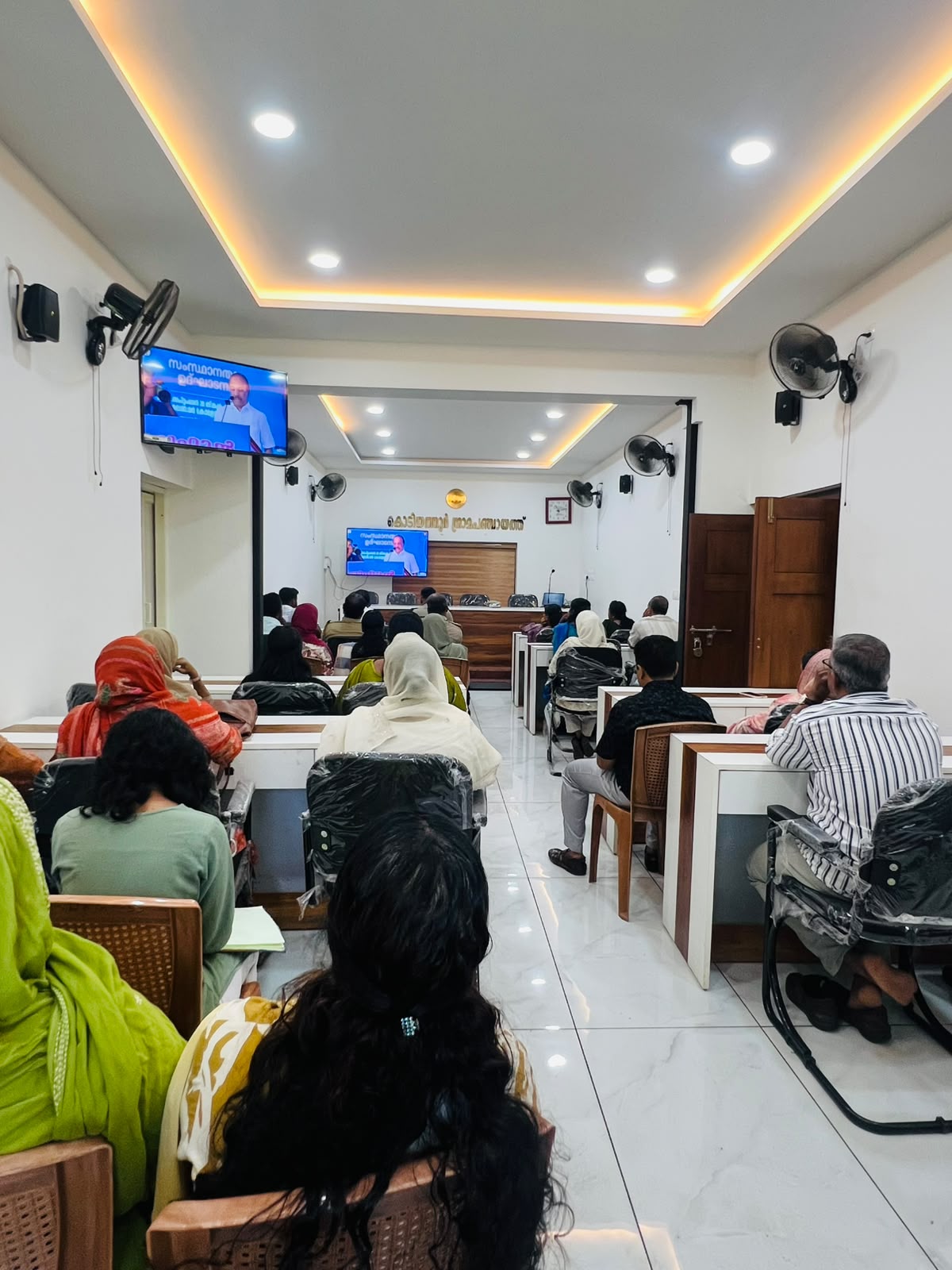 തൂഫാന്‍ 2.0 സംസ്ഥാനതല ഉദ്ഘാടനം വീക്ഷിക്കുന്നു.