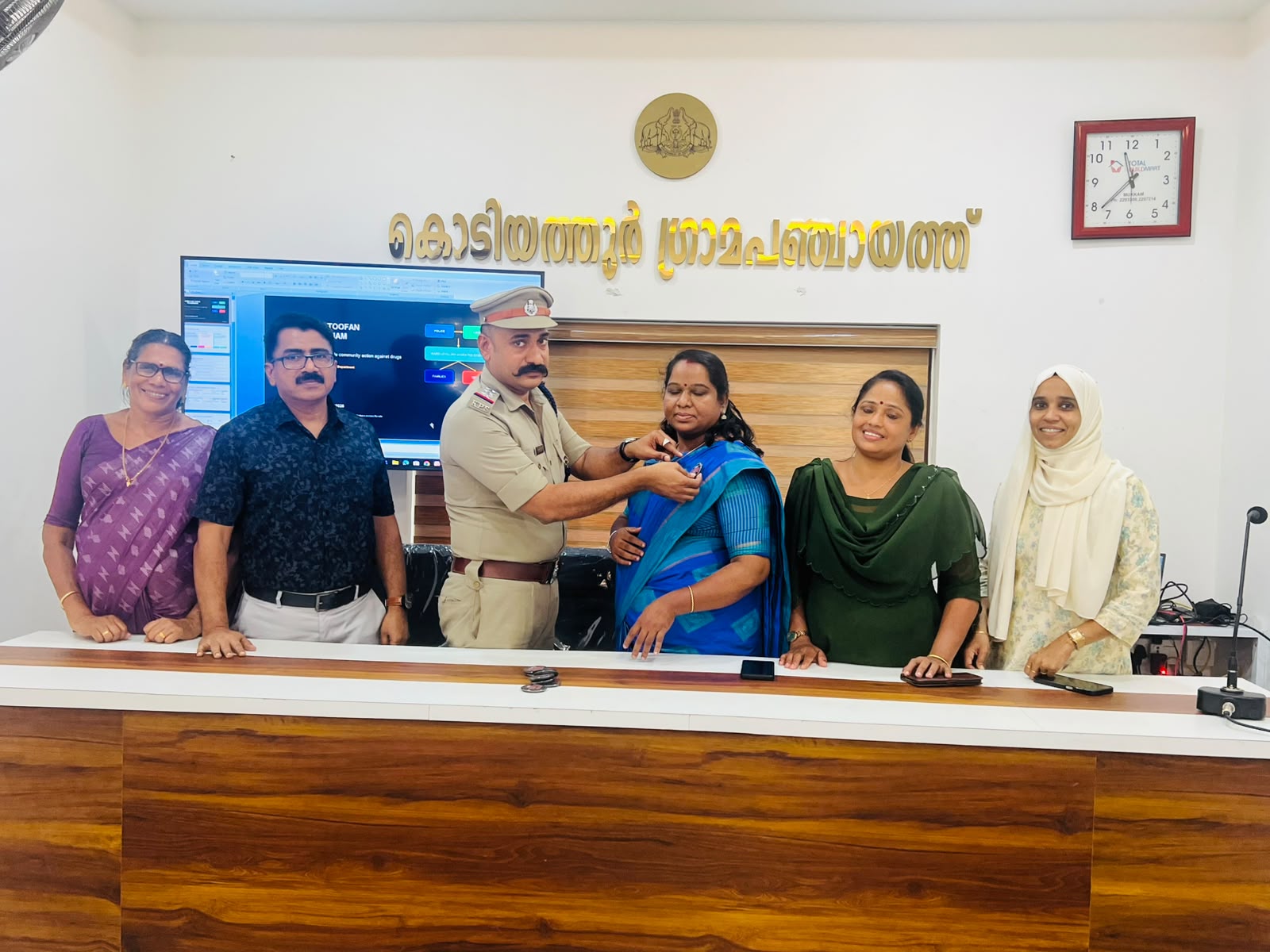 തൂഫാന്‍ വാരിയര്‍ ബാഡ്ജ് വിതരണം