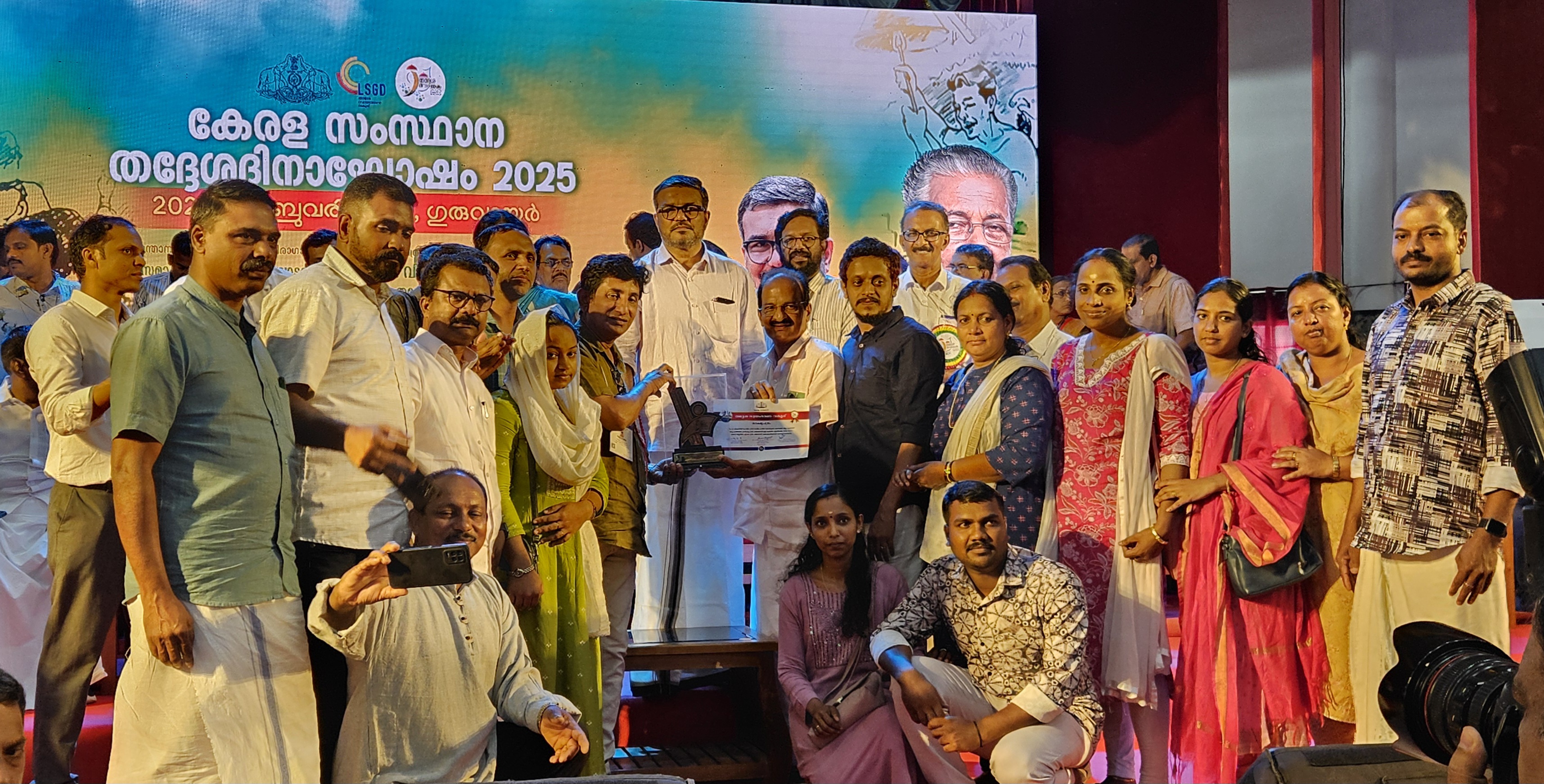 അവാര്‍ഡ് സ്വരാജ് ട്രോഫി