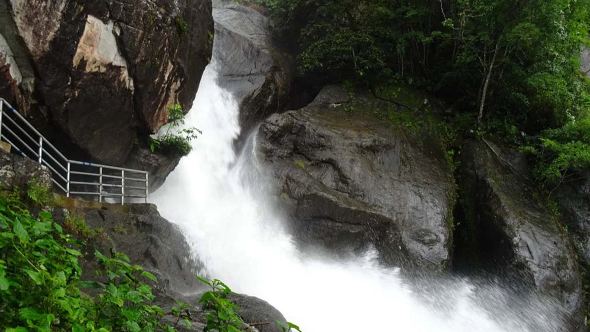 MeenMutty Water Falls