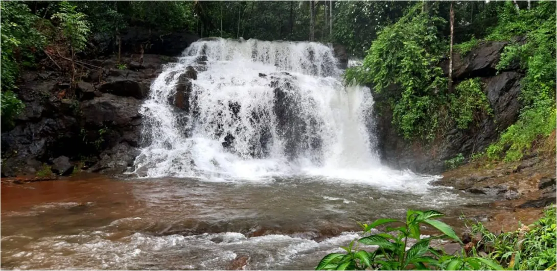 ഹരിതീര്ത്ഥക്കര വെള്ളച്ചാട്ടം