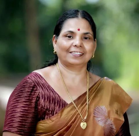 കോമള പി വി