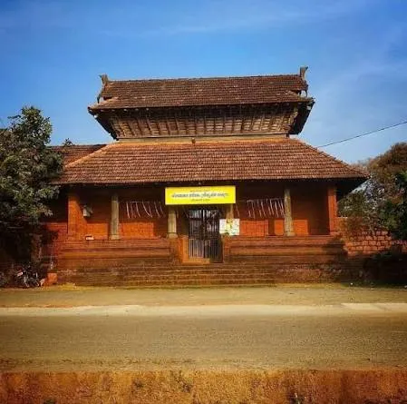 കിഴക്കേക്കര മതിലകം ശ്രീകൃഷ്ണ ക്ഷേത്രം.