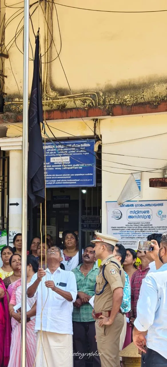 ഓപ്പറേഷന്‍ തൂഫാൻ - പതാക ഉയര്‍ത്തല്‍