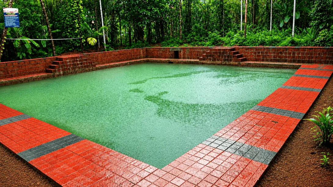 മഠത്തിൽ കുളം 