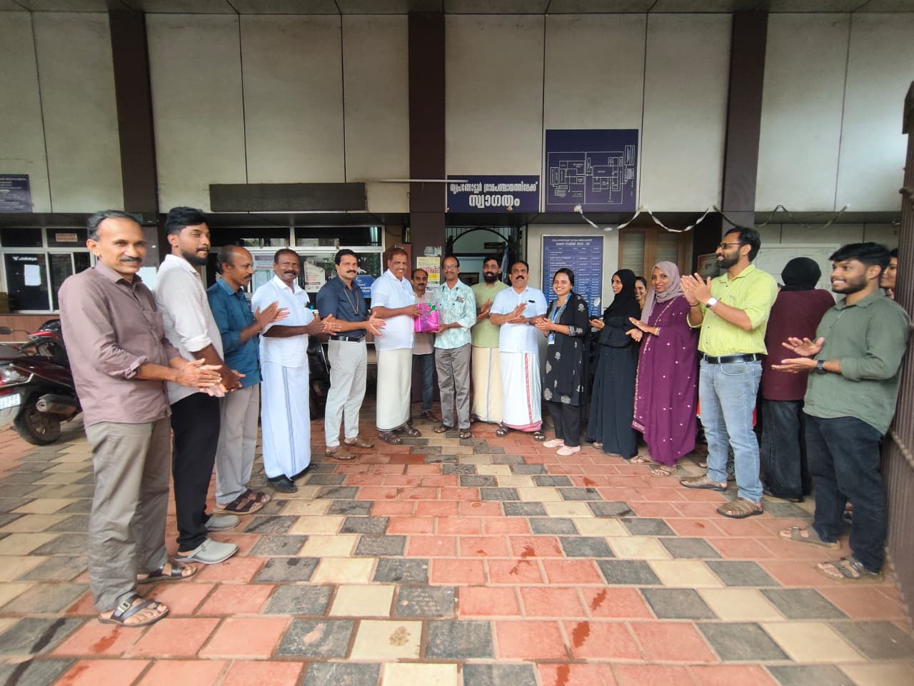  2026  പ്രവചന മത്സരത്തിലെ വിജയികൾക്ക് സമ്മാനം കൈമാറി