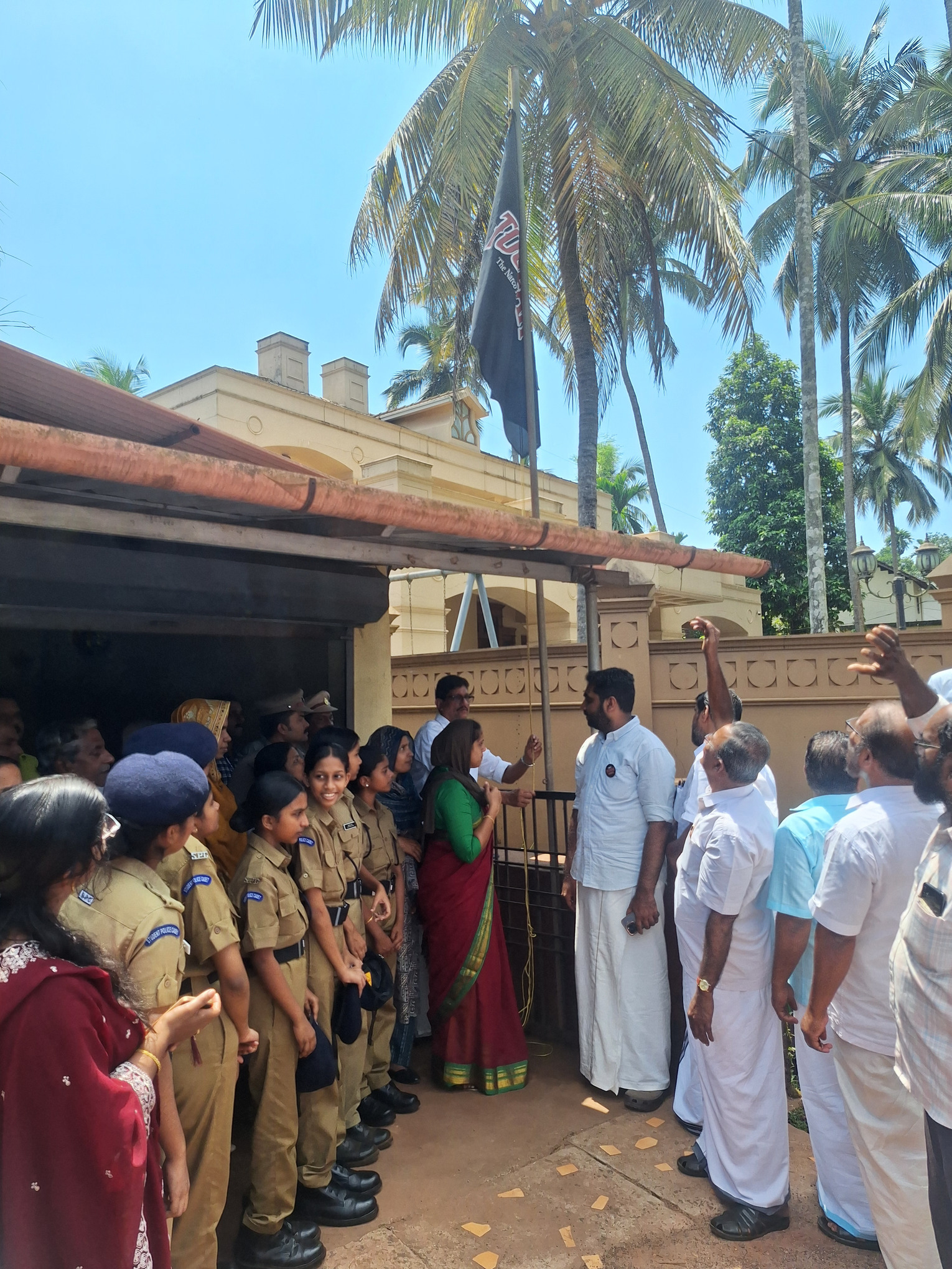 തൂഫാൻ പതാക ഉയർത്തൽ