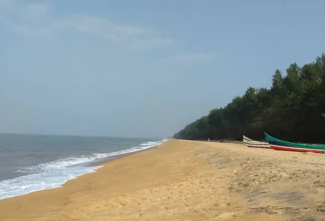 കണ്വതീർത്ഥ ബീച്ച്  പ്രകൃതിരമണീയമായ തീരദേശം