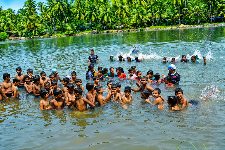 നീന്തൽ പരിശീലനം