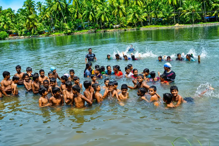 നീന്തൽ പരിശീലനം