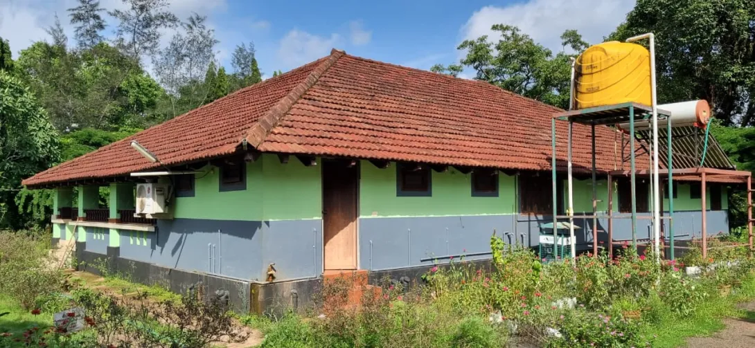 കണ്ണൂർ ജില്ലാ പഞ്ചായത്ത് ജില്ലാ കൃഷിത്തോട്ടം ഗസ്റ്റ് ഹൗസ്.